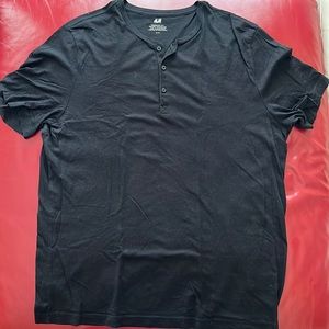 H&M STANDARD FIT T-SHIRT BUTTON UP